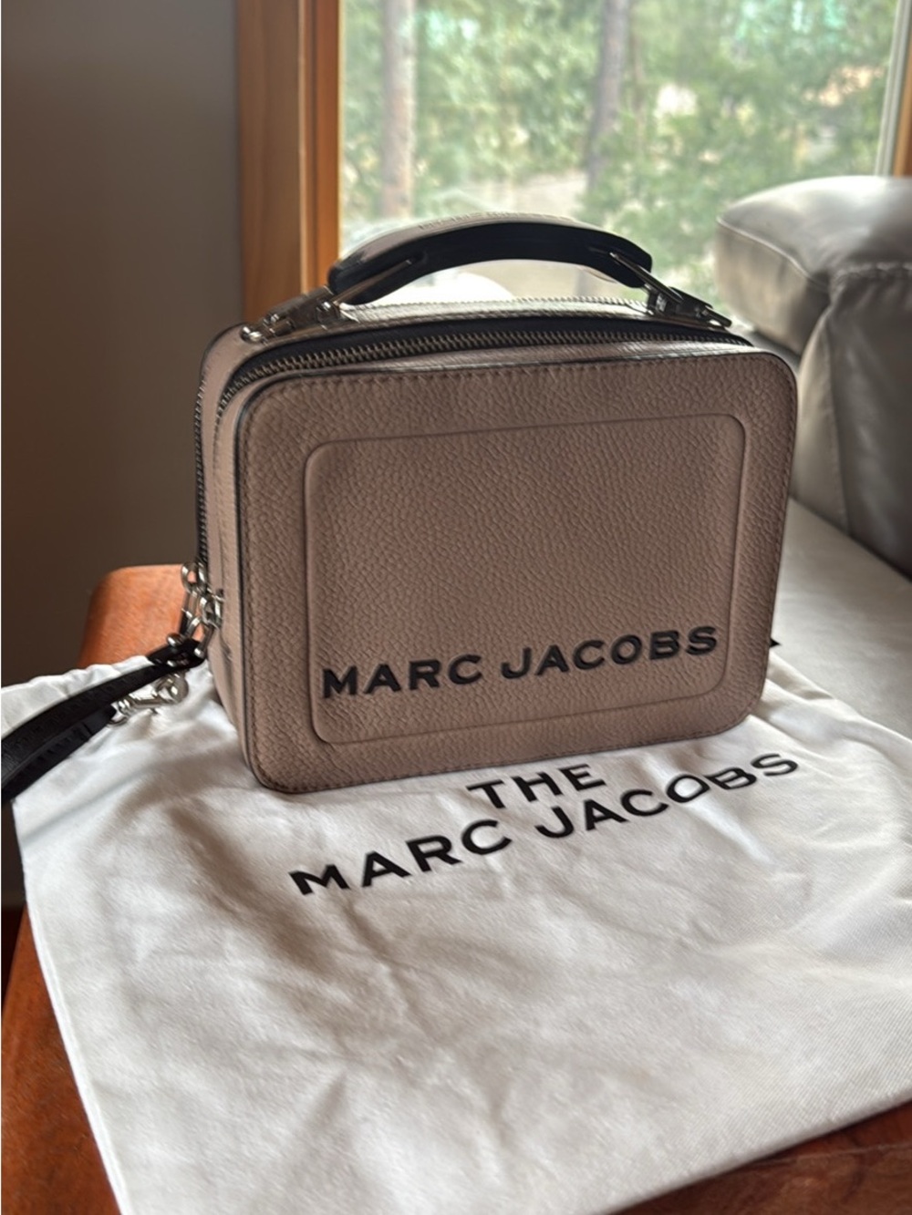 Marc Jacobs Box m Leather Crossbody Bag with Black Logo